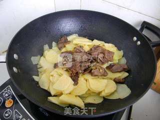 干煸土豆牛肉片的做法步骤:6
