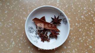 五香菱角的做法步骤:2