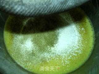 奶油抹茶戚风卷的做法步骤:5