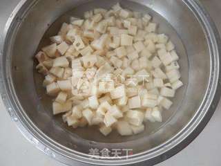 葱香藕丁拌毛豆的做法步骤:2