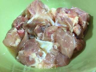 三椒鸡菇丁(别名:炒鸡好吃)的做法步骤:4