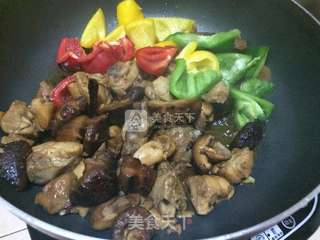 三椒鸡菇丁（别名：炒鸡好吃）的做法步骤：12