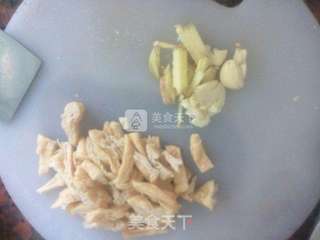 生滚鱿鱼汤的做法步骤:3