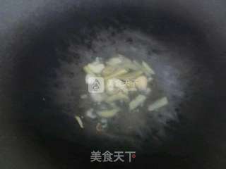 生滚鱿鱼汤的做法步骤:5