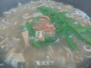 生滚鱿鱼汤的做法步骤:9