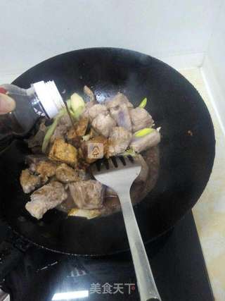 排骨炖干豆腐的做法步骤：4