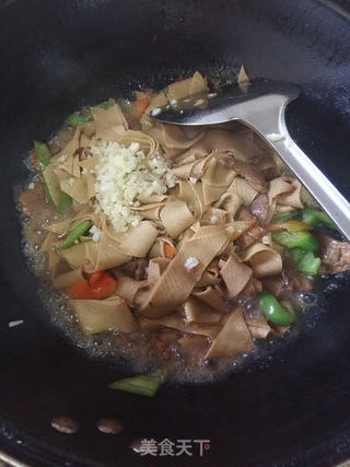 尖椒豆腐皮的做法步骤:7