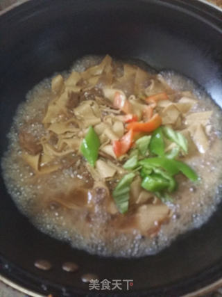 尖椒豆腐皮的做法步骤:6