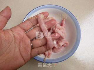 糖醋里脊的做法步骤:2