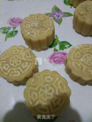 蛋黄莲蓉月饼~50克的做法步骤:3