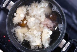 秋日靓肤汤——木瓜银耳炖排骨的做法步骤:6