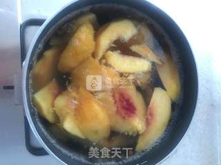黄桃罐头的做法步骤:3