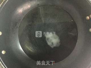 油渣炒手撕圆白菜的做法步骤:2