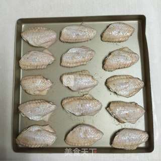 黑椒蜜汁烤翅的做法步骤:2
