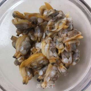 花蛤鸡蛋炒韭菜的做法步骤:3