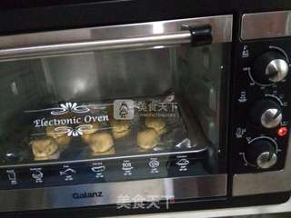 蛋黄莲蓉月饼~50克的做法步骤:5