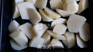 迷迭香烤土豆的做法步骤:2