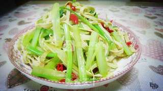 香芹炒干丝的做法步骤:4