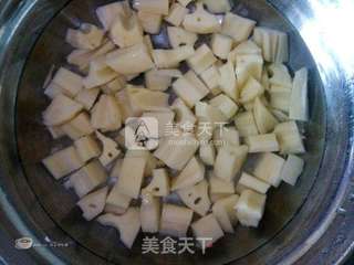 肉丁荷塘小炒的做法步骤:3