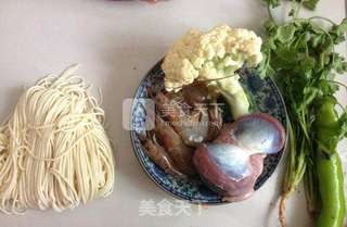 开胃主食-麻辣香锅虾面的做法步骤:4