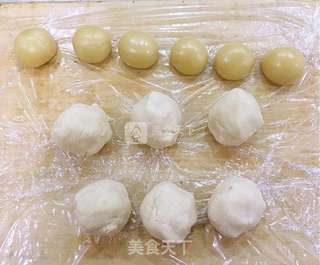 白豆沙月饼的做法步骤:13