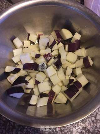 蛋淋茄子——懒人创意菜的做法步骤：1