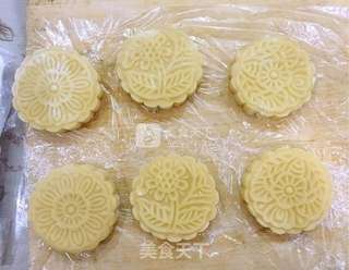 白豆沙月饼的做法步骤:17