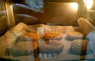 白豆沙月饼的做法步骤:21