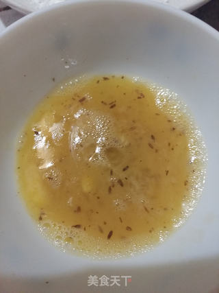 香炸孜然鱿鱼圈的做法步骤:2