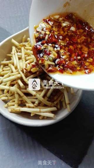 酸辣折耳根的做法步骤:7