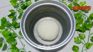 红豆沙花卷的做法步骤：2