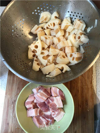 藕块红烧肉的做法步骤：1