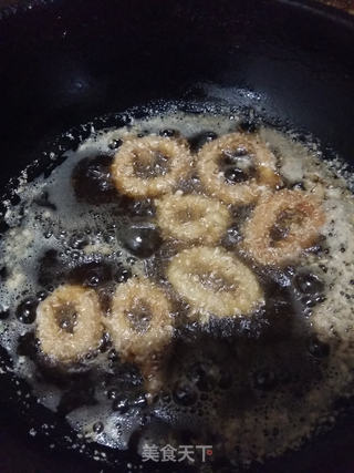 香炸孜然鱿鱼圈的做法步骤:7