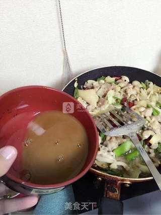 辣子鸡丁(鸡腿肉)的做法步骤:10
