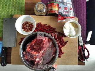 简单私房牛肉酱的做法步骤：1