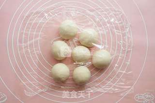 炼奶椰蓉小面包的做法步骤：6