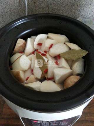 玉米鲍菇排骨汤的做法步骤:5