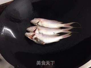 煎煮红衫鱼的做法步骤:2