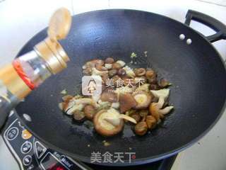 香菇炒栗子的做法步骤:7