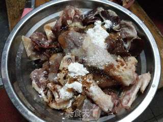 滑溜溜的蒸鸡--霸王花红枣蒸鸡的做法步骤:4