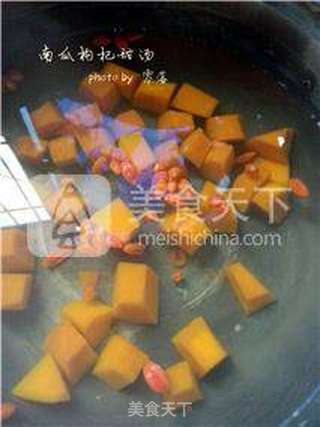 南瓜枸杞甜汤的做法步骤:6