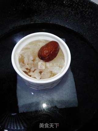 桃胶银耳莲子羹(隔水炖)的做法步骤:3