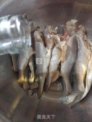 香炸孜然小黄鱼的做法步骤:2