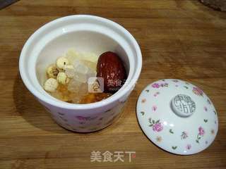桃胶银耳莲子羹(隔水炖)的做法步骤:2