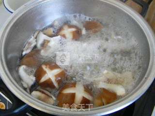 香菇炒栗子的做法步骤:3