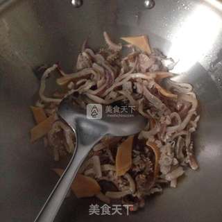 菜干烧鱿鱼的做法步骤:3