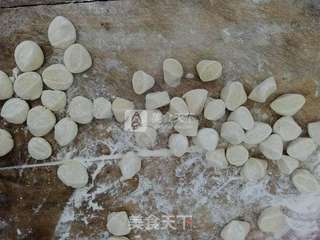 韭菜粉丝麻叶子扁食的做法步骤：13