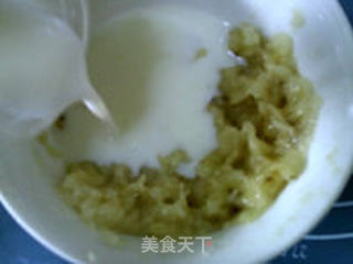 香蕉戚风蛋糕的做法步骤:4