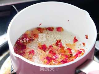 柏翠PE5386烤箱玫瑰戚风的做法步骤:2