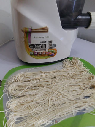 面条披萨的做法步骤:4